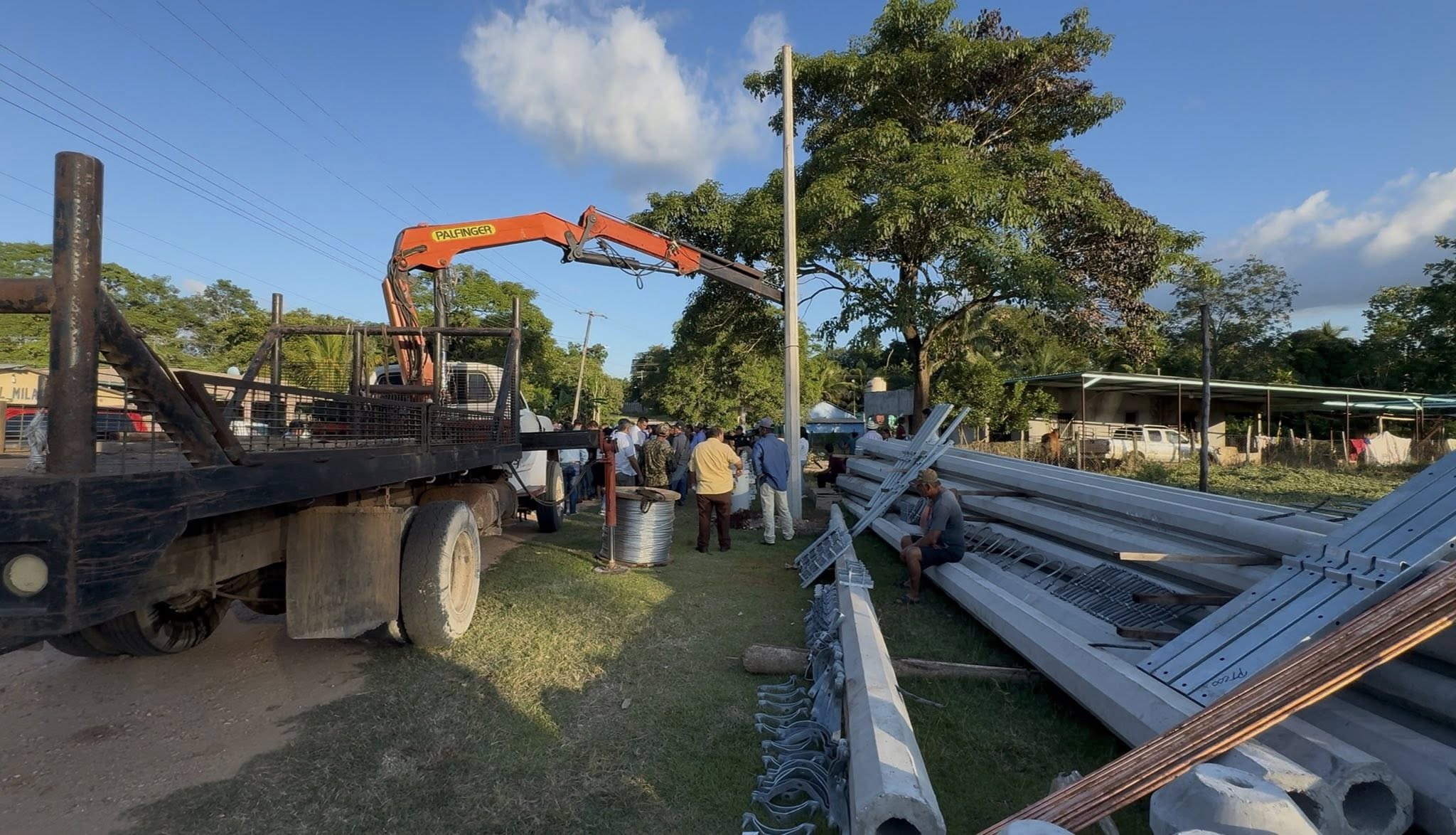 Llega la energía del progreso al Ejido Francisco I. Madero 1ra Sección con la ampliación de la red eléctrica