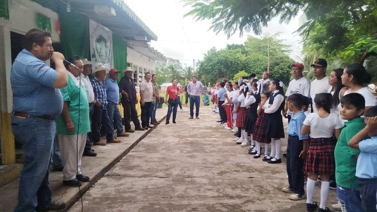 Cuyos de Caoba apuestan por el futuro con la siembra de árboles frutales