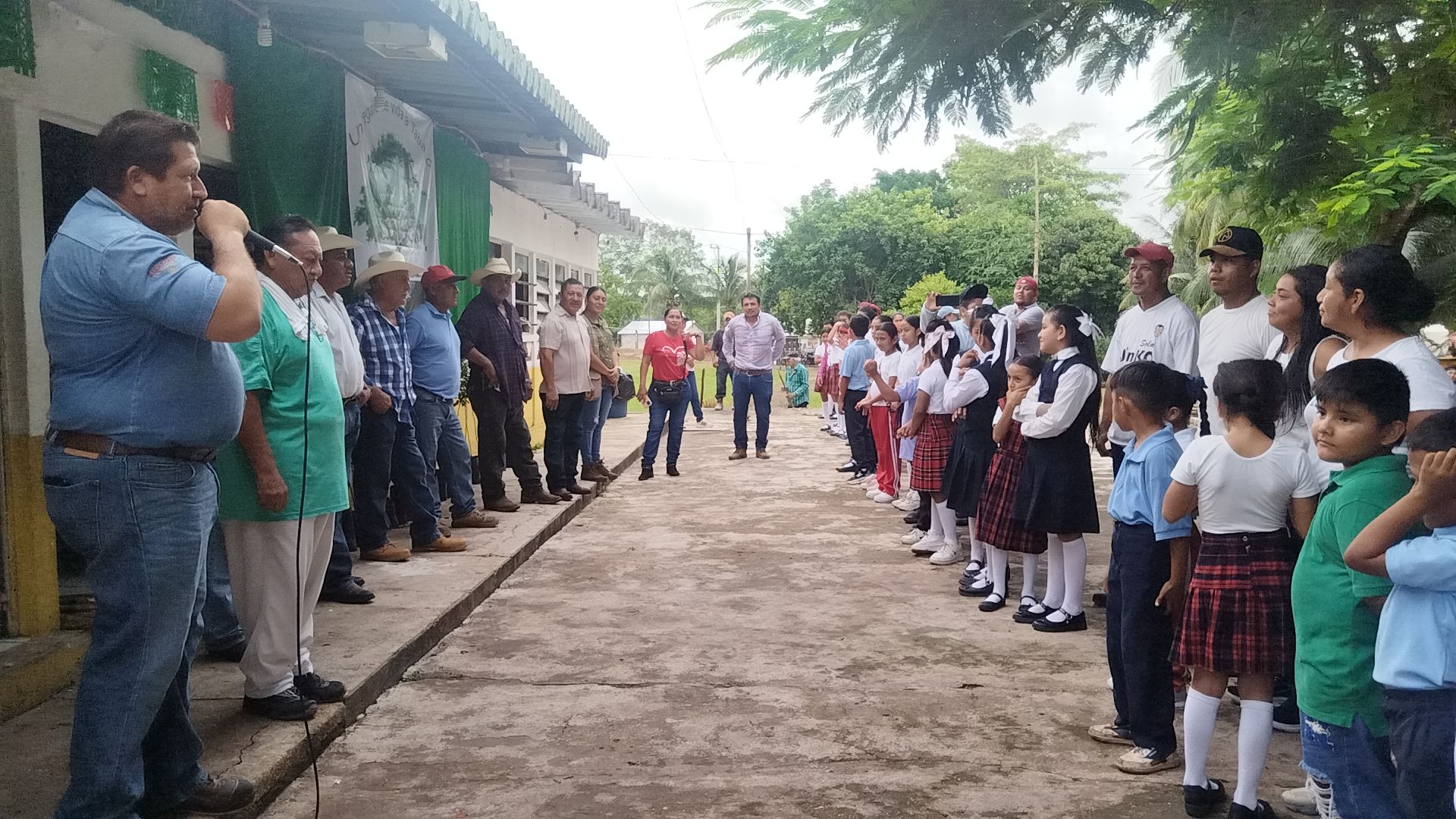 Cuyos de Caoba apuestan por el futuro con la siembra de árboles frutales