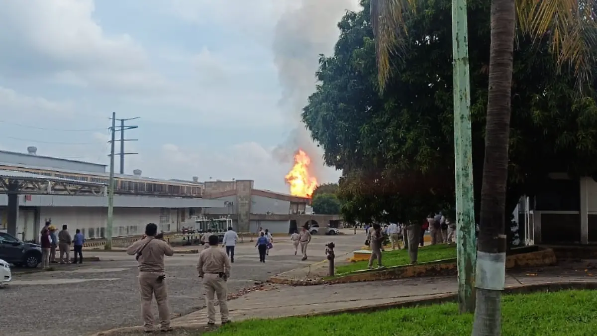 Se registra fuerte explosión en el Complejo Procesador de Gas Cactus, Chiapas