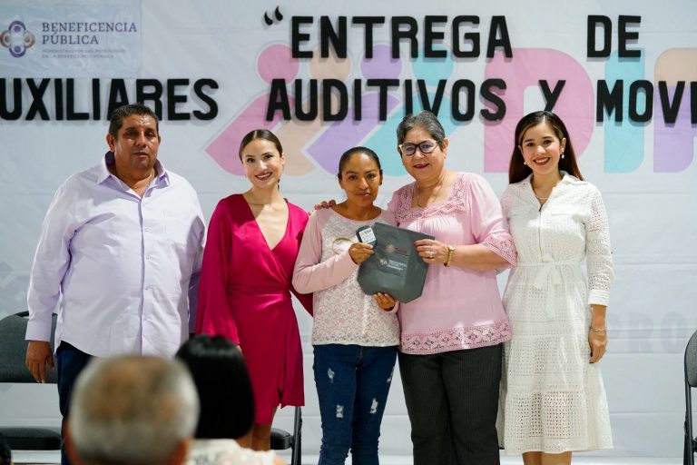 DIF Balancán transforma vidas con entrega de apoyos auditivos y de movilidad