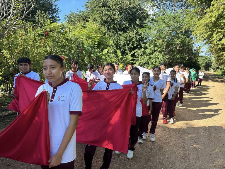 EMSAD 16 del Ejido Jolochero enciende el orgullo mexicano con un emotivo desfile por la Revolución Mexicana