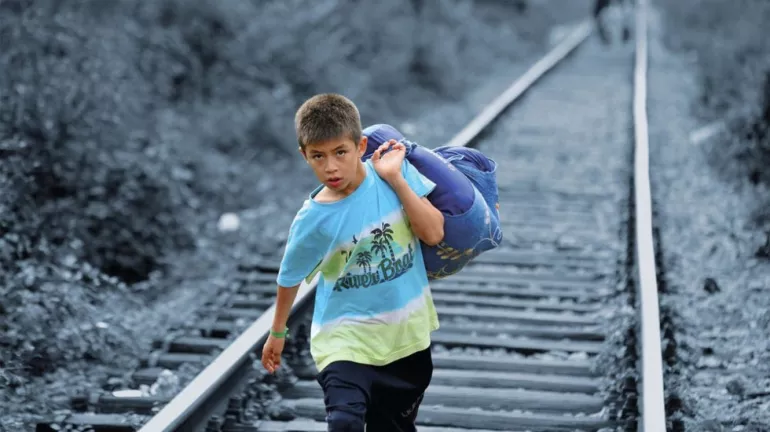 Crisis migratoria infantil: retienen a niños migrantes más allá del límite legal