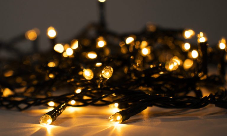 Luces navideñas baratas elevan hasta 60% el riesgo de incendios en hogares