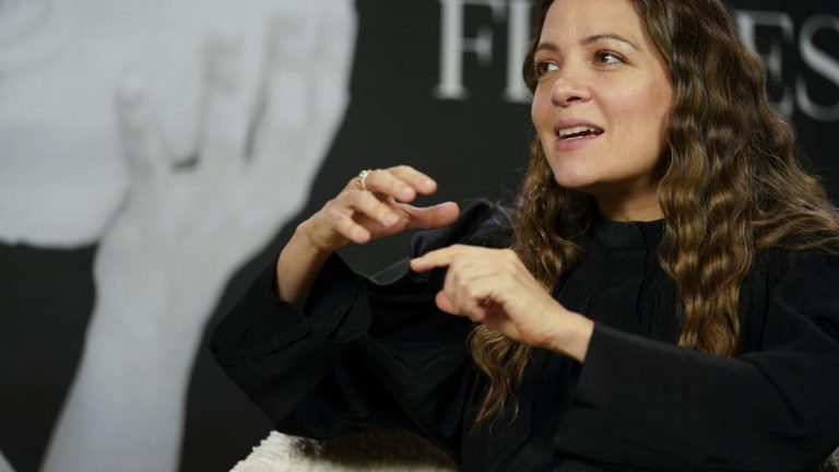 Natalia Lafourcade da la bienvenida a su primer bebé y conmueve a millones en redes sociales