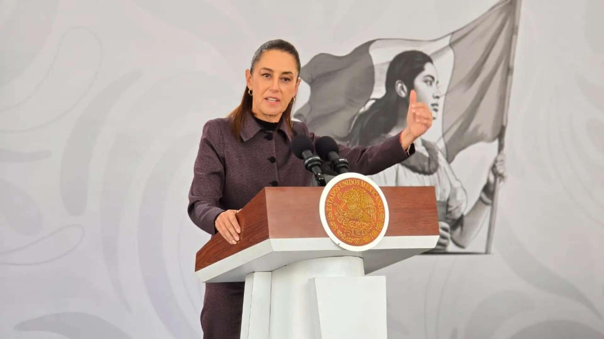 Sheinbaum promete frenar “gasolinazos” pese a crisis internacional