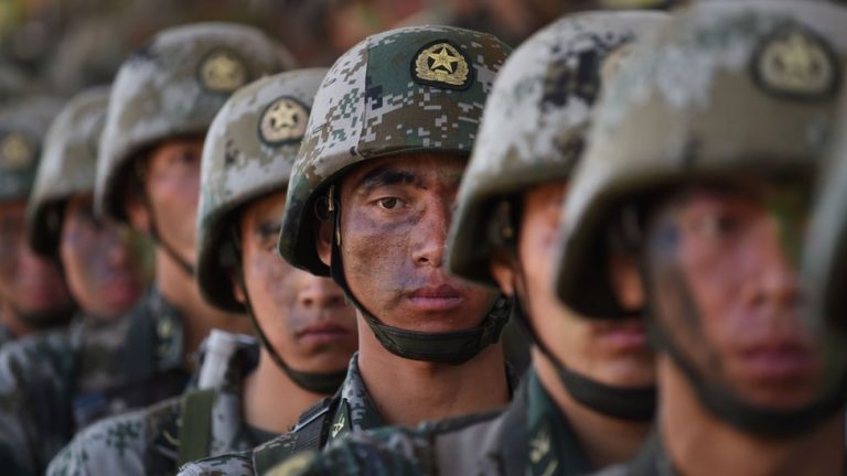 Estados Unidos prioriza el poder militar: propone aumentar defensa mientras recorta programas internos